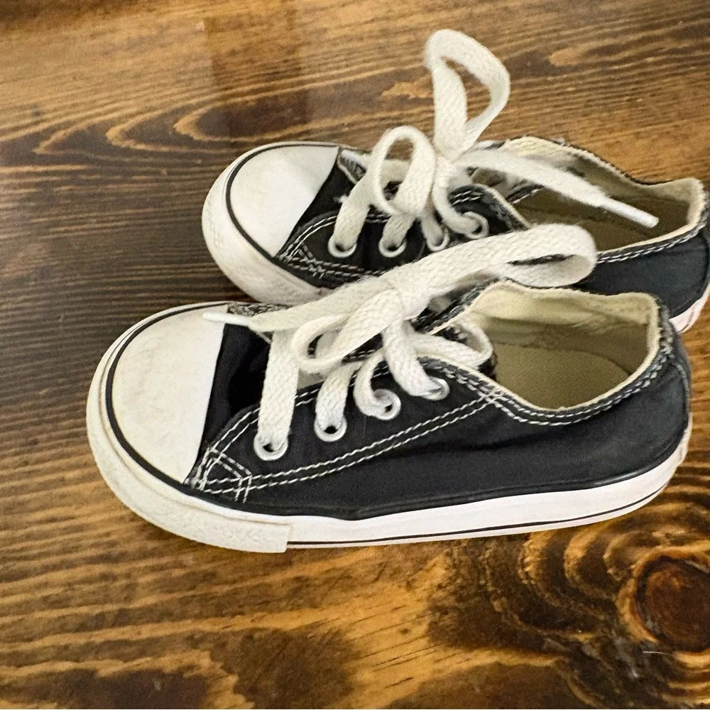 Converse Black Sneakers Size 7‎